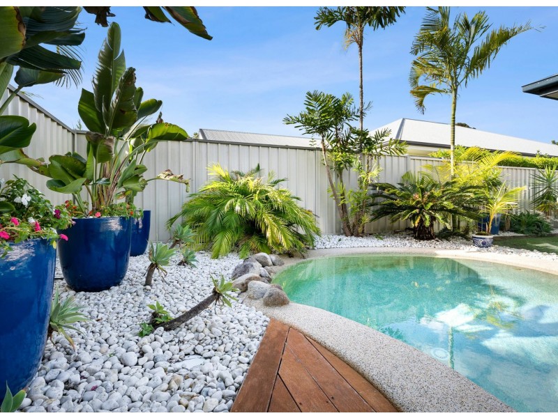 23 Baker-Finch Place, Twin Waters QLD 4564