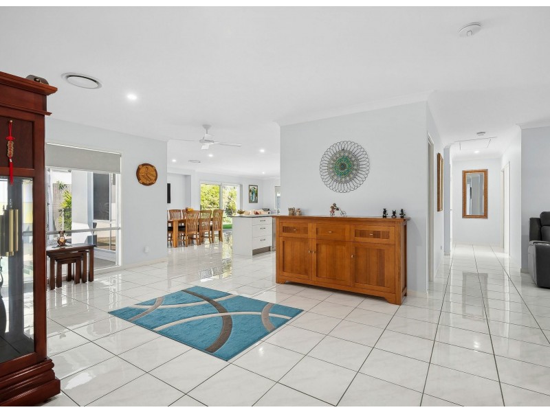 17 Anchorage Cct, Twin Waters QLD 4564