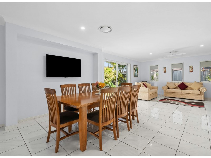 17 Anchorage Cct, Twin Waters QLD 4564