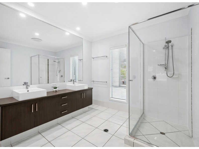 17 Anchorage Cct, Twin Waters QLD 4564