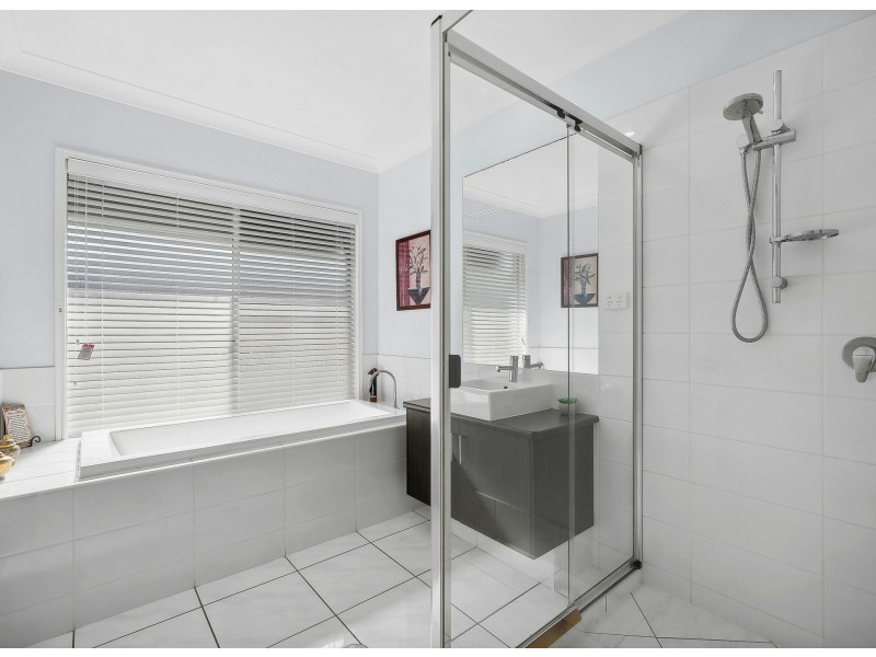 17 Anchorage Cct, Twin Waters QLD 4564