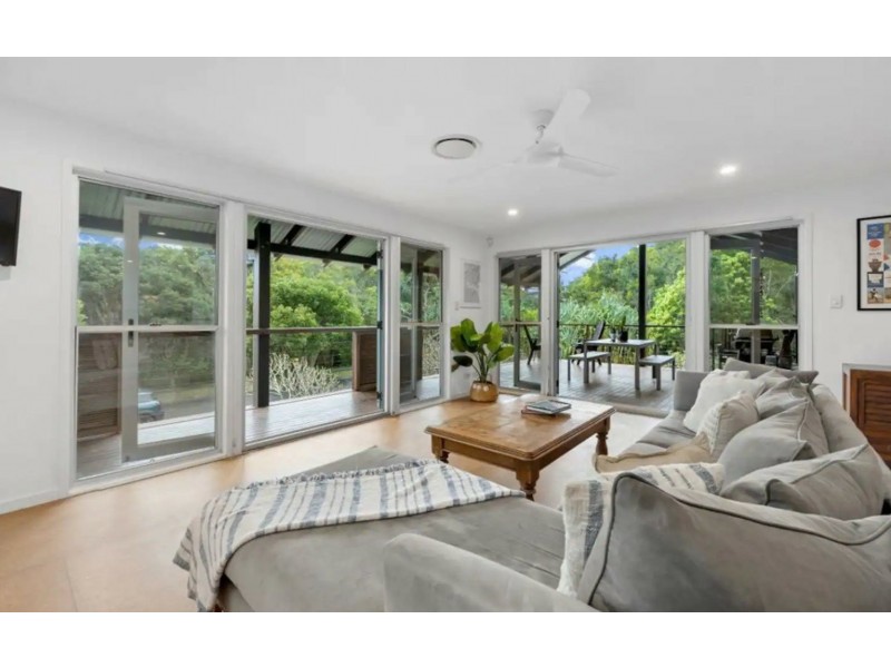 1 North Beach Place, Mudjimba QLD 4564