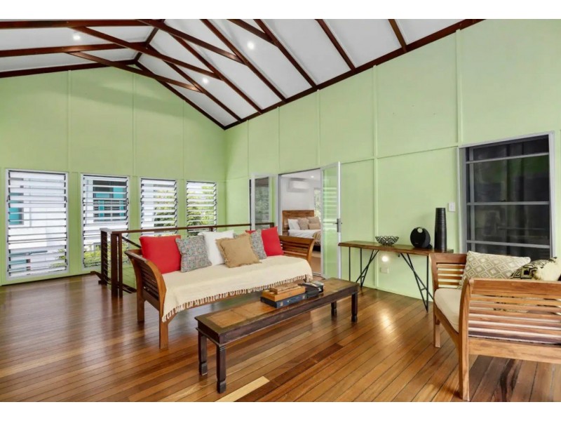 1 North Beach Place, Mudjimba QLD 4564