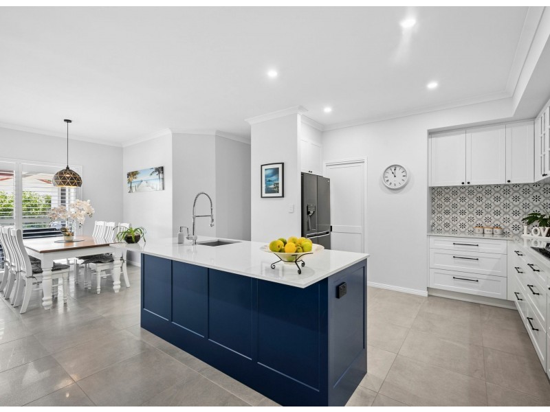 5 Carnoustie Court, Twin Waters QLD 4564