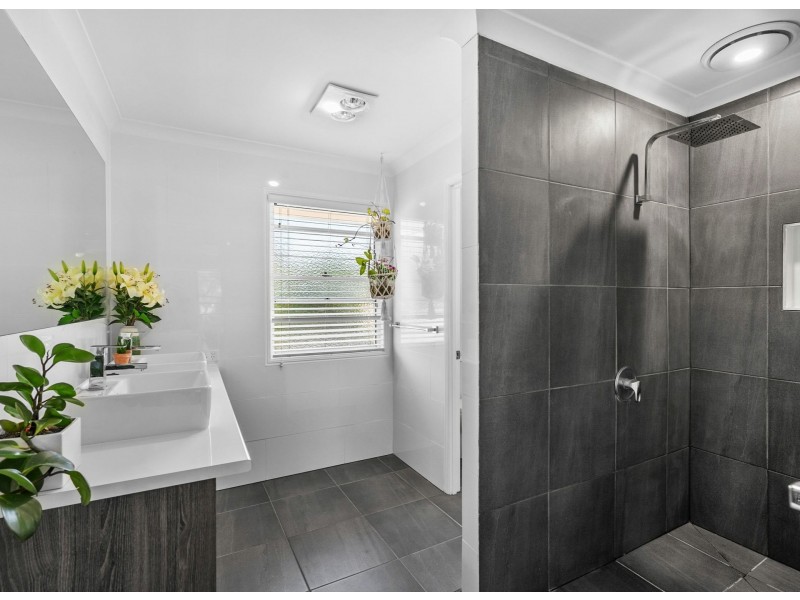 5 Carnoustie Court, Twin Waters QLD 4564
