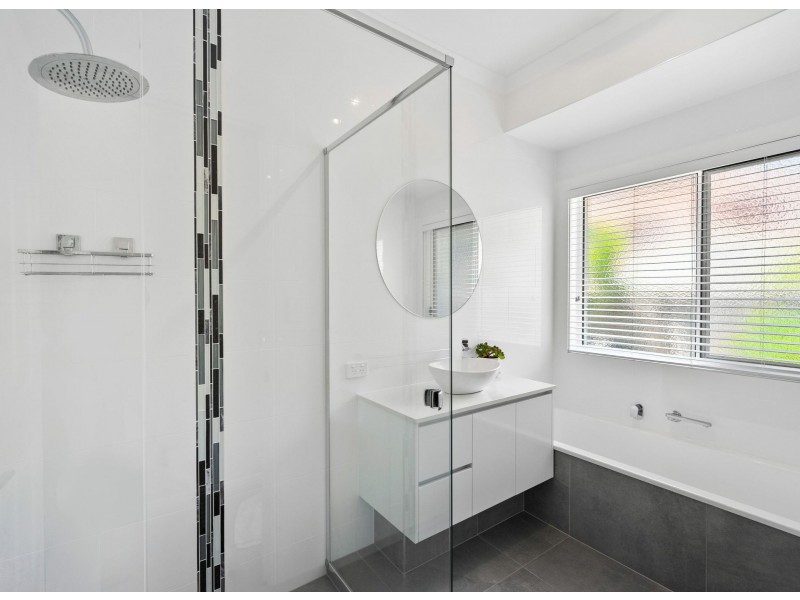 5 Carnoustie Court, Twin Waters QLD 4564