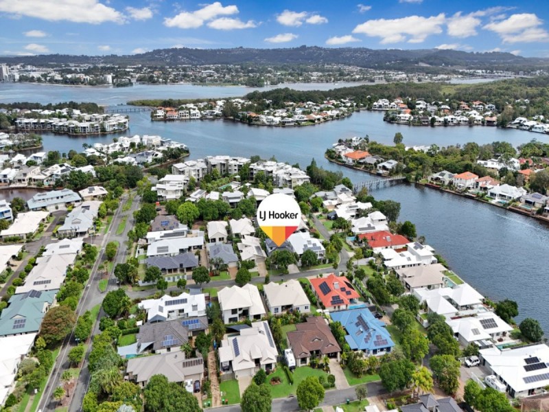 28 Veerings Crescent, Twin Waters QLD 4564