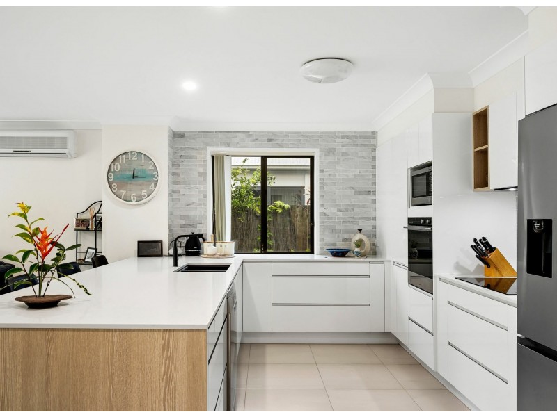 28 Veerings Crescent, Twin Waters QLD 4564