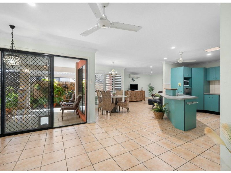 44 Wattlebird Drive, Twin Waters QLD 4564
