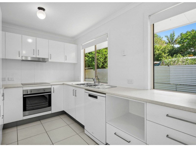 9 Kandoo Street, Pacific Paradise QLD 4564