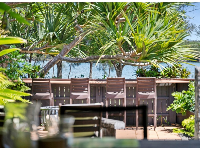 35 Lake View Drive, Twin Waters QLD 4564