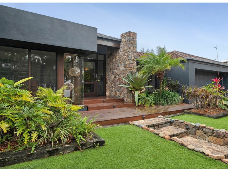 35 Lake View Drive, Twin Waters QLD 4564
