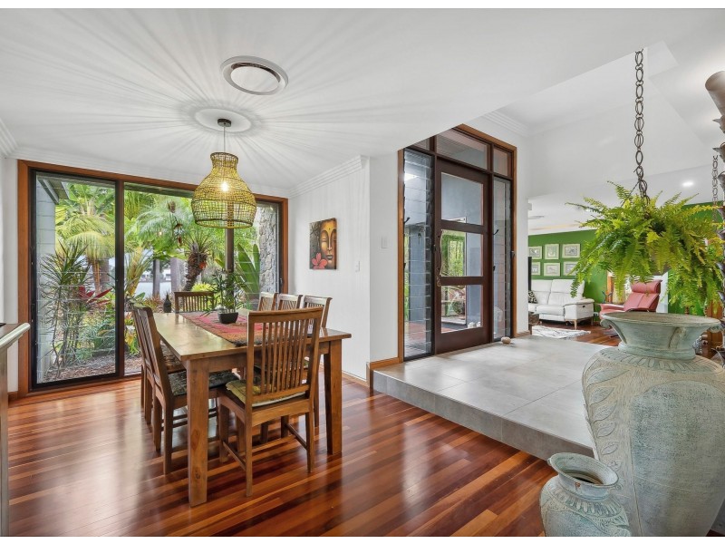 35 Lake View Drive, Twin Waters QLD 4564