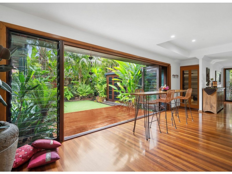 35 Lake View Drive, Twin Waters QLD 4564