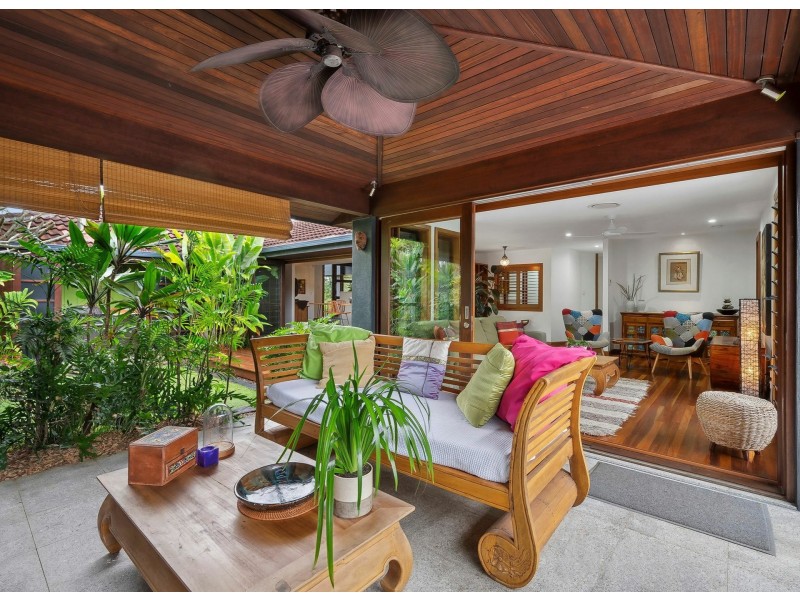 35 Lake View Drive, Twin Waters QLD 4564