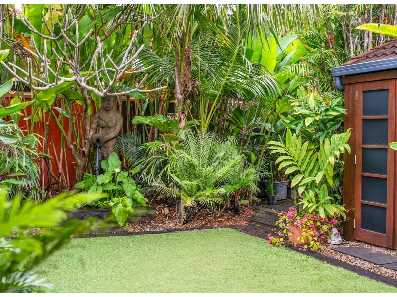 35 Lake View Drive, Twin Waters QLD 4564