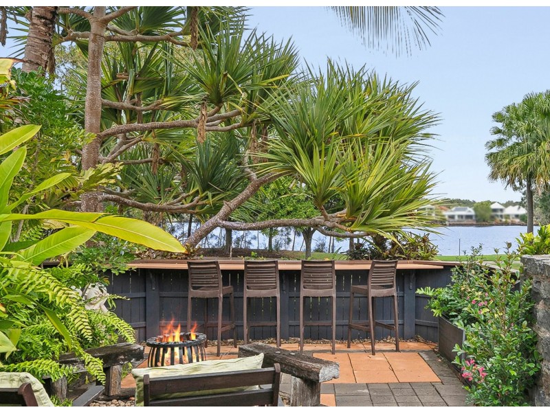 35 Lake View Drive, Twin Waters QLD 4564