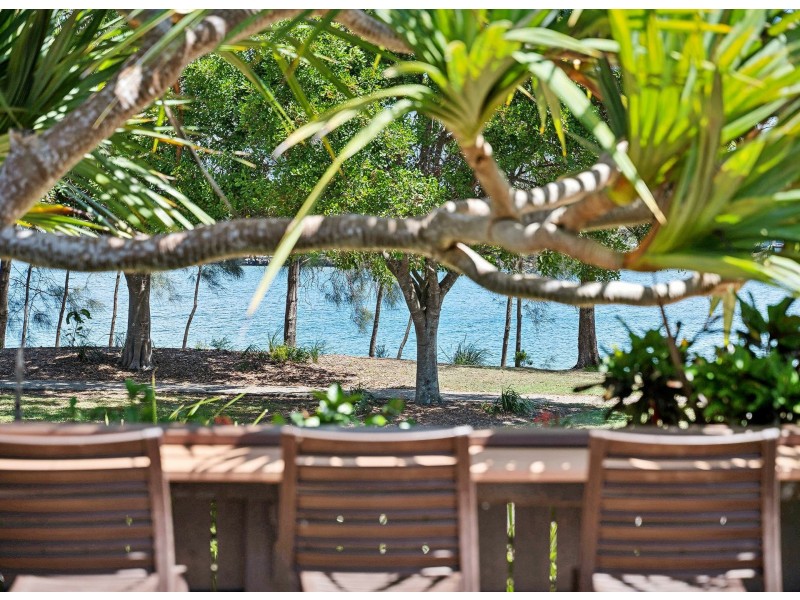 35 Lake View Drive, Twin Waters QLD 4564