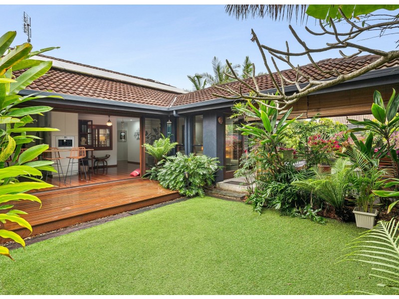 35 Lake View Drive, Twin Waters QLD 4564