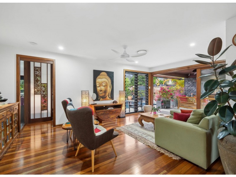 35 Lake View Drive, Twin Waters QLD 4564