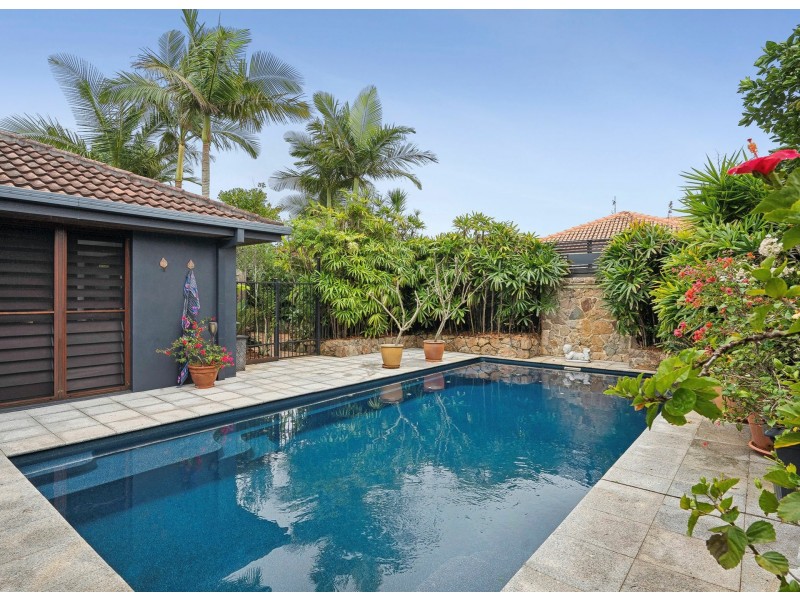 35 Lake View Drive, Twin Waters QLD 4564