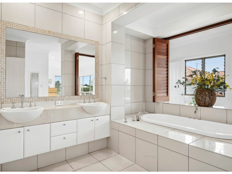 10 River Edge Court, Twin Waters QLD 4564