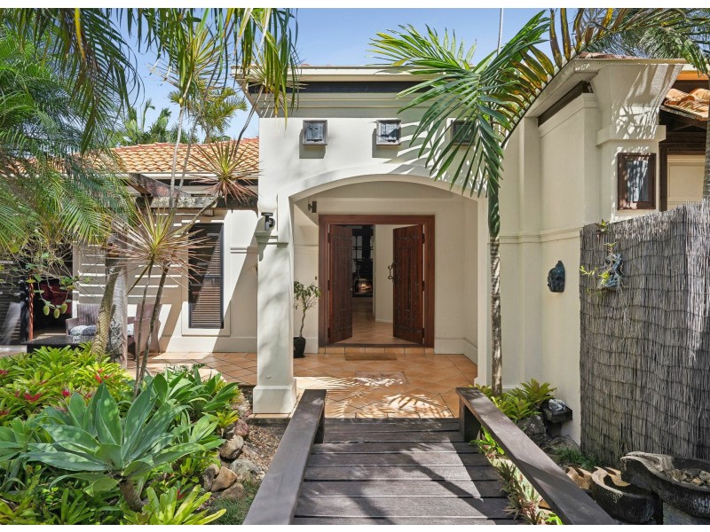 4 Watergum Place, Twin Waters QLD 4564