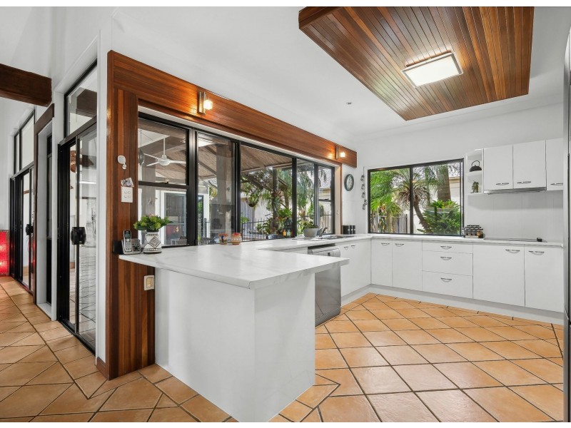 4 Watergum Place, Twin Waters QLD 4564