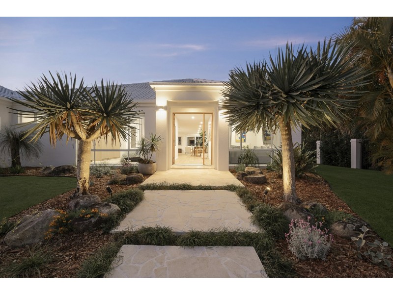 2 Fantail Place, Twin Waters QLD 4564