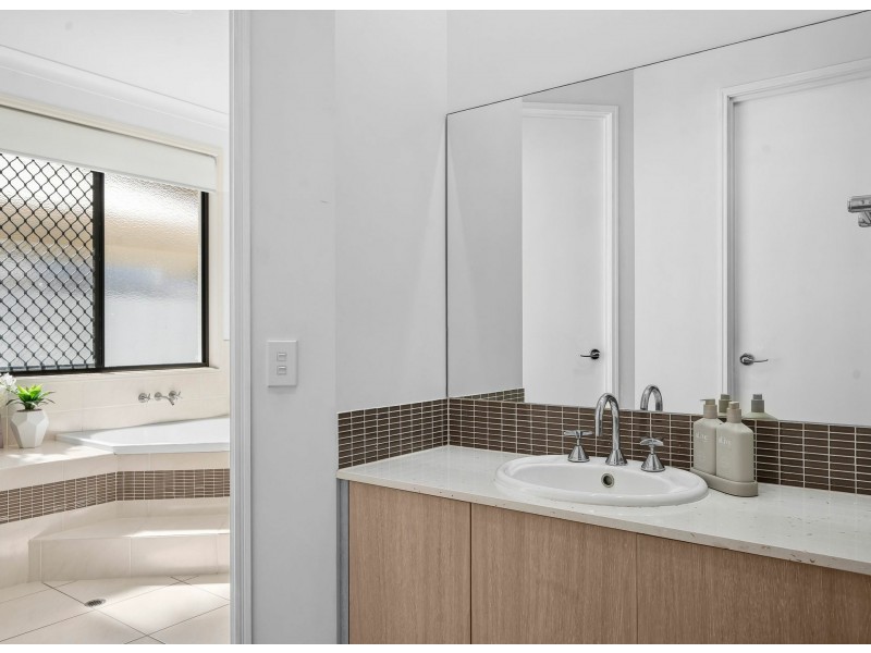 40 Anchorage Circuit, Twin Waters QLD 4564