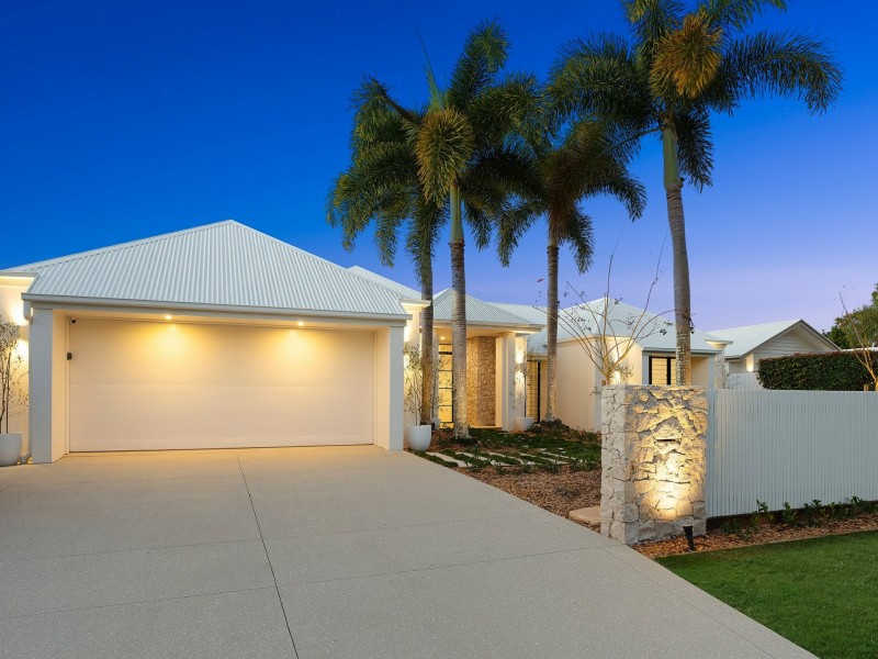 1 Peatling Lane, Twin Waters QLD 4564