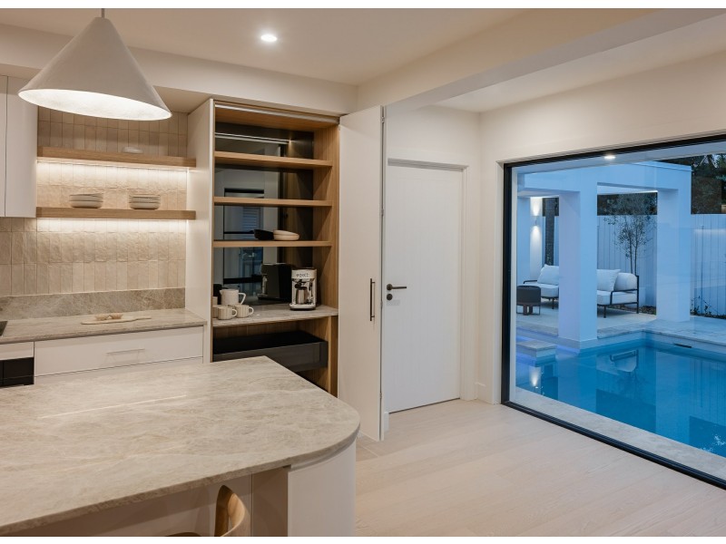 1 Peatling Lane, Twin Waters QLD 4564