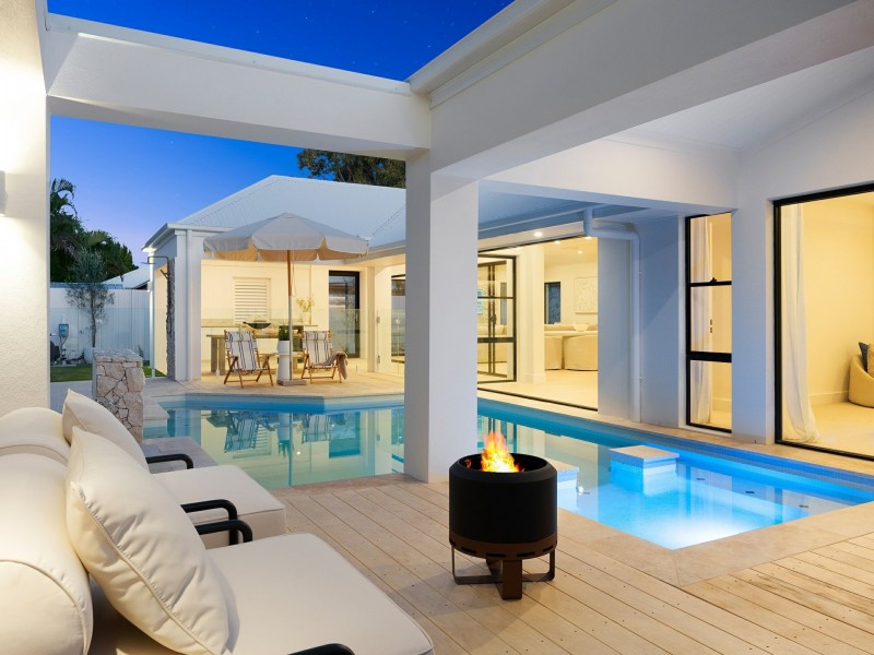 1 Peatling Lane, Twin Waters QLD 4564