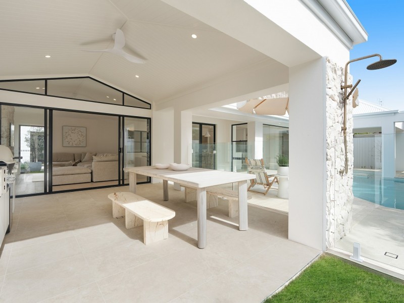 1 Peatling Lane, Twin Waters QLD 4564