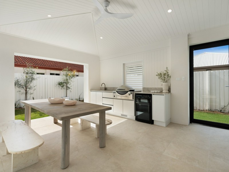 1 Peatling Lane, Twin Waters QLD 4564