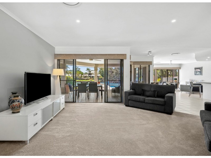 16 Mariner Place, Twin Waters QLD 4564