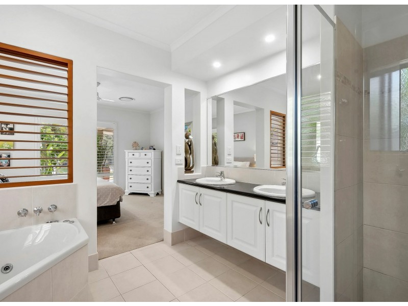 16 Mariner Place, Twin Waters QLD 4564