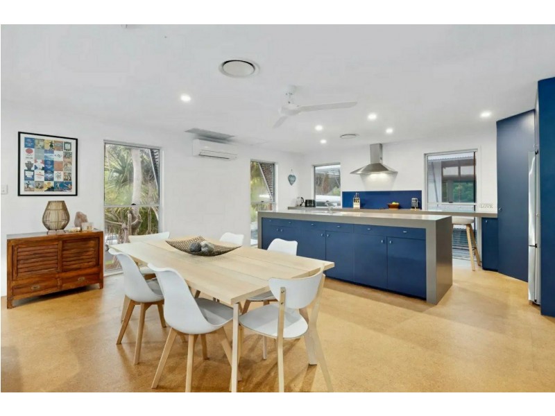 1 North Beach Place, Mudjimba QLD 4564