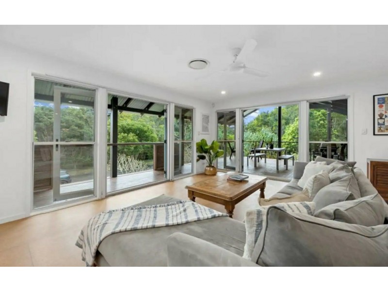 1 North Beach Place, Mudjimba QLD 4564