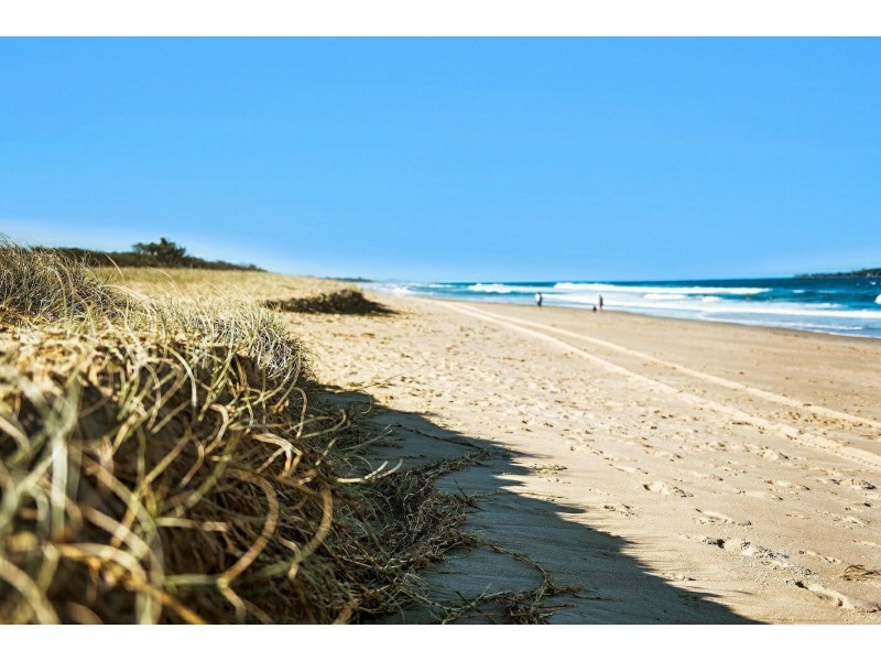 1 North Beach Place, Mudjimba QLD 4564