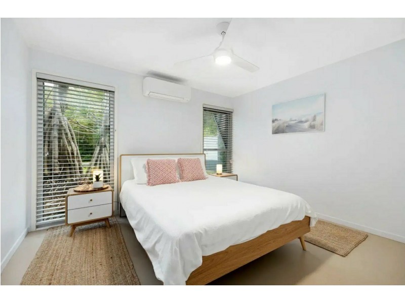 1 North Beach Place, Mudjimba QLD 4564