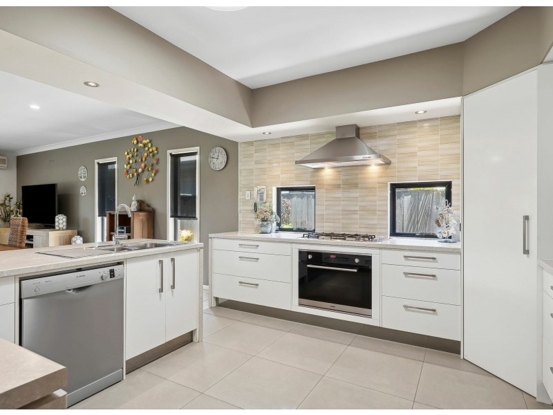 34 Baker-Finch Place, Twin Waters QLD 4564