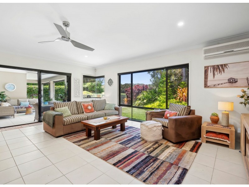 34 Baker-Finch Place, Twin Waters QLD 4564