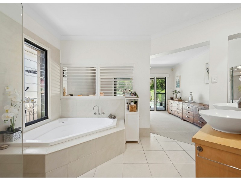 34 Baker-Finch Place, Twin Waters QLD 4564