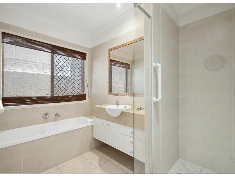 34 Baker-Finch Place, Twin Waters QLD 4564