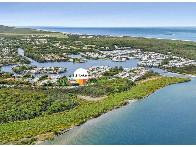 8 Peatling Lane, Twin Waters QLD 4564