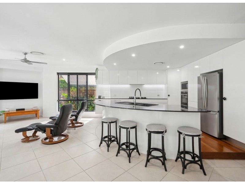 8 Peatling Lane, Twin Waters QLD 4564