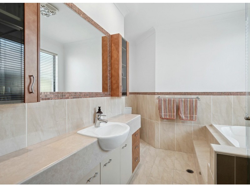 8 Peatling Lane, Twin Waters QLD 4564