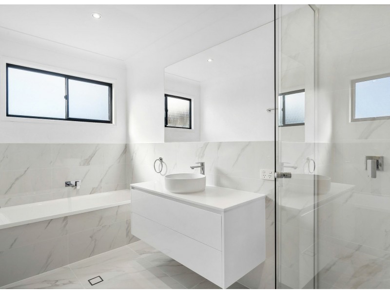 10 Sunview Drive, Twin Waters QLD 4564