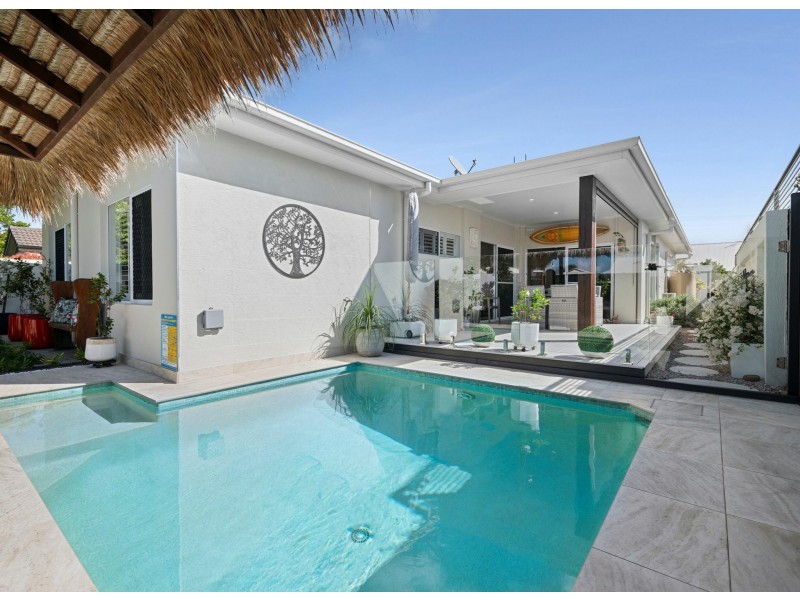 10 Estuary Court, Twin Waters QLD 4564